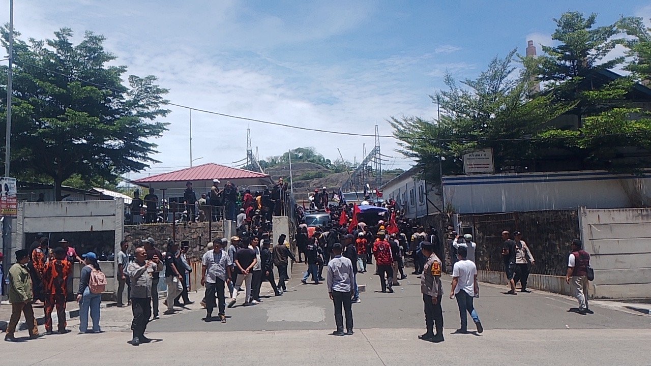 Aliansi Banten Birokrasi Gelar Aksi di PLTU Suralaya, Soroti Dugaan Korupsi dan Diskriminasi Tenaga Lokal