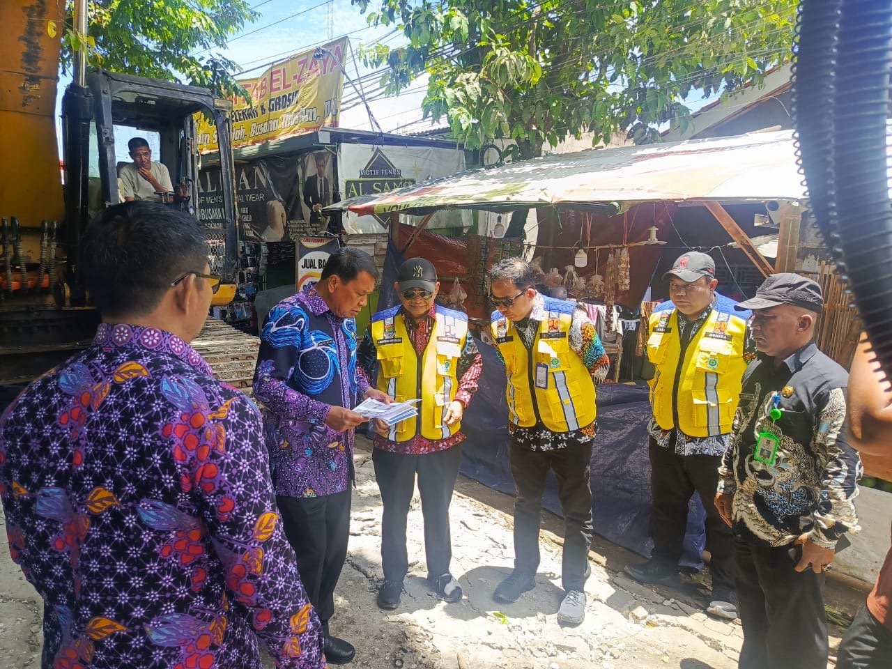 Bupati Meninjau Proses Perbaikan Jalan Kurang Lebih 500 Meter