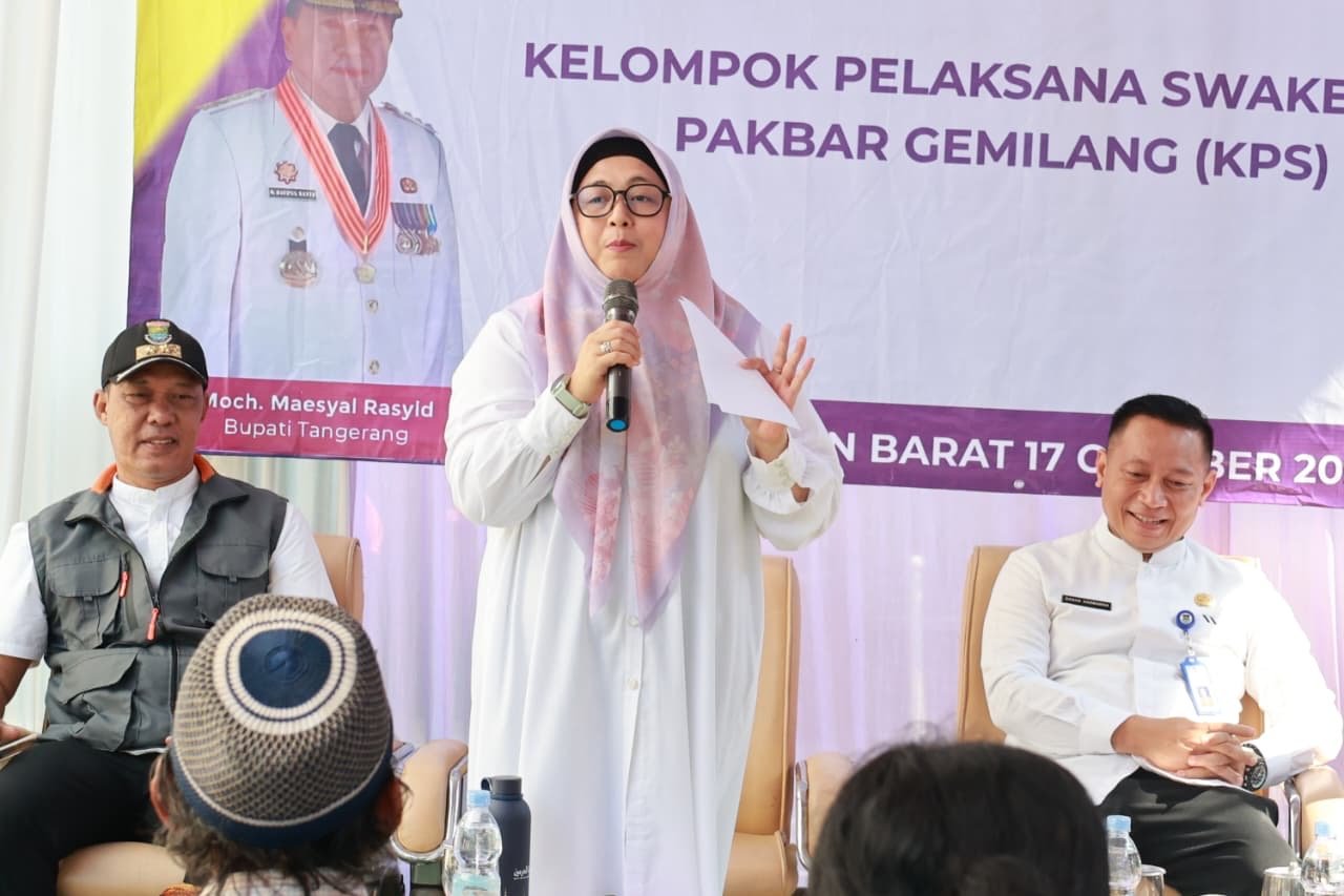 Wakil Bupati Intan Serahkan 10 Unit Rumah Program Bedah RTLH