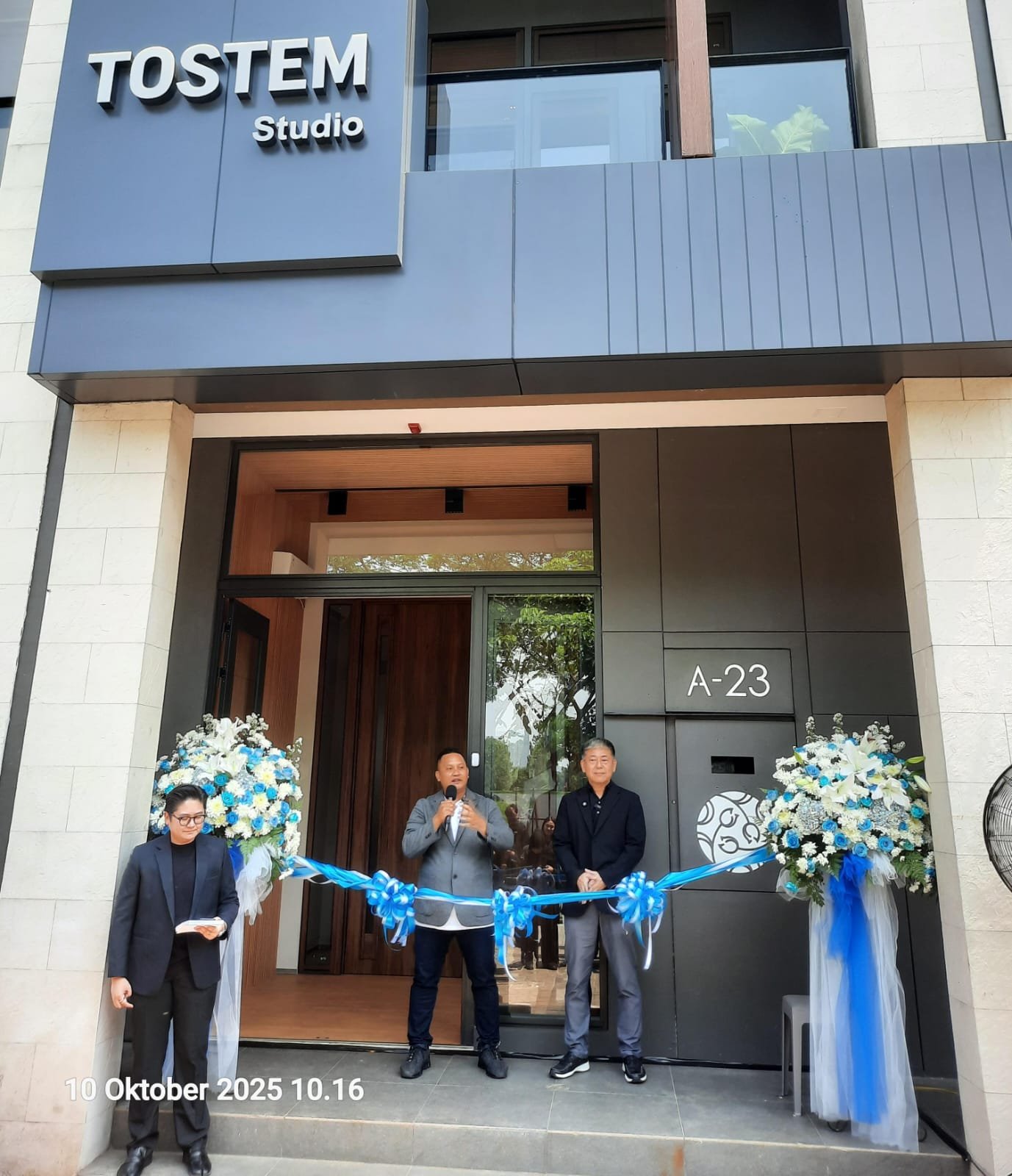 Tostem Studio BSD, Dealer Resmi Pintu dan Jendela Premium Dari Jepang