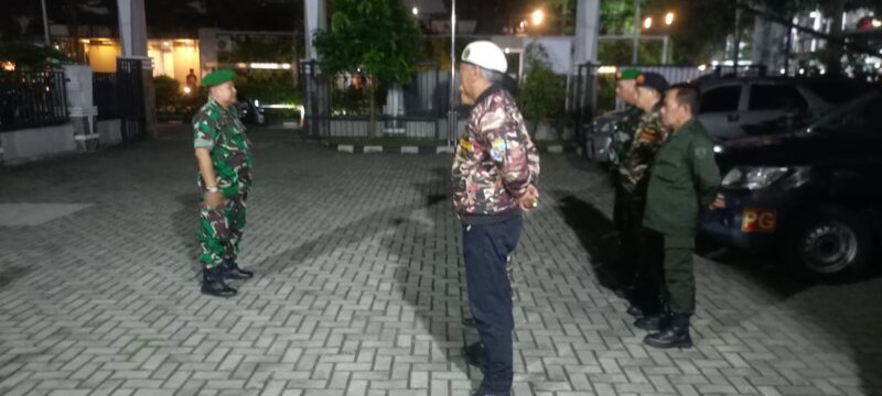 Patroli gabungan antara Kodim 0506/Tangerang dan Komunikasi Dukungan (Komduk) kembali digelar di wilayah Kota Tangerang dan Tangerang Selatan, Sabtu (11/10/2025) malam