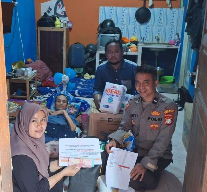 Open Donasi dari SAHABAT KEHIDUPAN untuk Pak Wawan, yang kami buka sejak tanggal 9 Oktober hingga 15 Oktober 2025.terkumpul dana sebesar Rp3.500.000,-.Dana tersebut kami salurkan dalam bentuk:
* Pampers senilai Rp.672.000,-
* Keperluan tambahan sebesar Rp.150.000,-
Dan seluruh sisa dana Rp.2.678.000,- kami serahkan langsung kepada Bu Emi dan Pak Wawan.