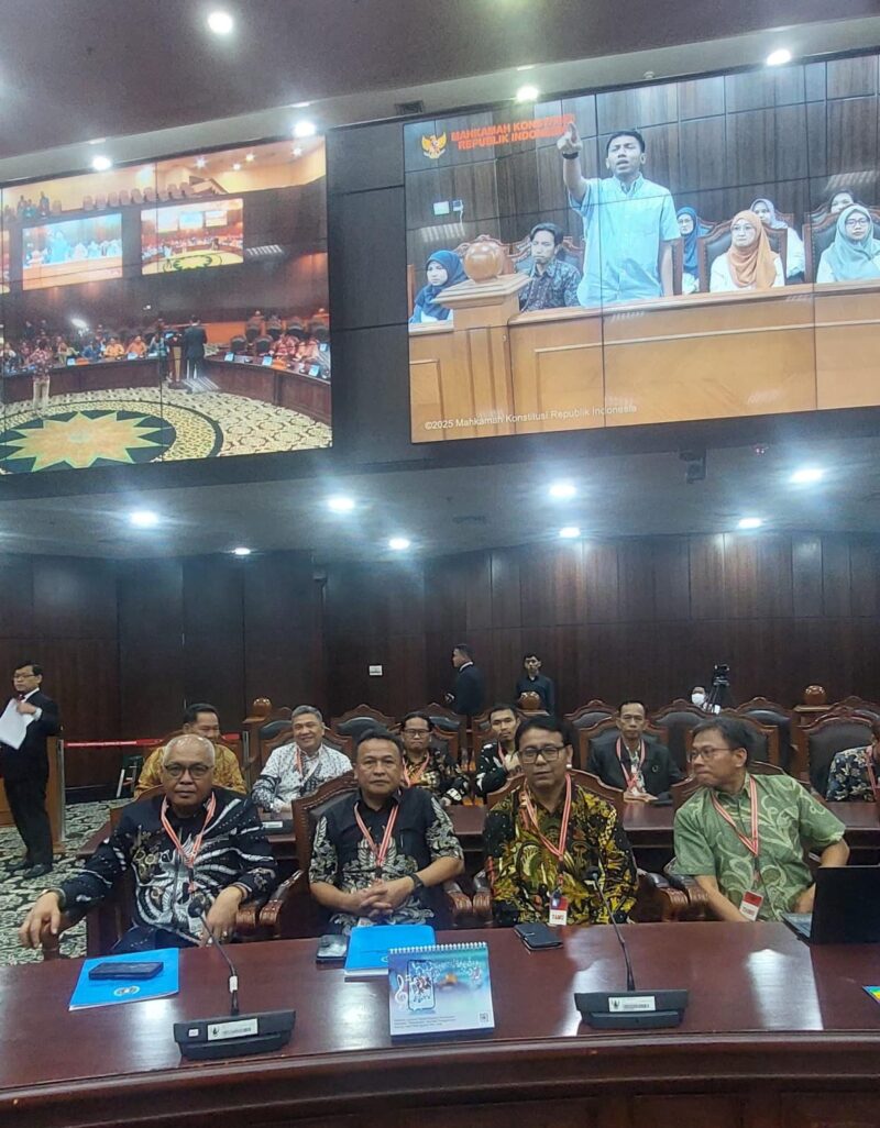 Akhmad Munir, saat hadir sebagai pihak terkait dalam sidang lanjutan uji materi Pasal 8 UU Pers di Mahkamah Konstitusi (MK), Jakarta, Selasa (21/10/2025).