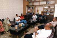 perwakilan dua orang warga sebelumnya sempat mengadu dan bercerita kepada Perhimpunan Wartawan Hukum Indonesia (PWHI) mengenai terdampaknya Bau yang ditimbulkan oleh PT. WOO IL.