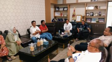 perwakilan dua orang warga sebelumnya sempat mengadu dan bercerita kepada Perhimpunan Wartawan Hukum Indonesia (PWHI) mengenai terdampaknya Bau yang ditimbulkan oleh PT. WOO IL.