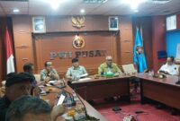 Ketua Umum PWI Pusat Akhmad Munir, didampingi Sekretaris Jenderal Zulmansyah Sekedang selaku Ketua Panitia HPN 2026, serta Bendahara Umum Marthen Selamet Susanto dan jajaran pengurus pusat yang tergabung dalam panitia pelaksana.Rapat persiapan kordinasi awal penyelenggaraan HPN 2026 yang digelar di Jakarta, Jumat (24/10/2025) di Ruang Pleno Kantor PWI Pusat, Jakarta