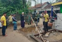 Serda Sugeng Riyadi Babinsa Desa Sukamanah, Koramil 12/Rajeg, Kodim 0510/Trs hadir di tengah - tengah warga memediasi perselisihan warga. Mediasi dilakukan di Kampung Gembong Sageng RT 006/016 Desa Sukamanah, Kecamatan Rajeg, Kabupaten Tangerang, Sabtu (25/10/2025).