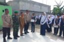 Babinsa Koramil 12/Rajeg, Kodim 0510/Trs Serka Kusnanto menghadiri pemberian sertifikat Duta Pelajar Anti Narkoba di SMP Bina Nusa Kabupaten Tangerang, Senin (27/10/2025).