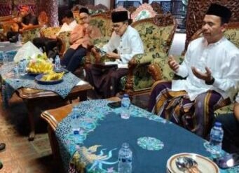 POTRET: Pemkab Jepara saat melakukan doa munaqib bersama guna membuka museum baru di Pendopo Kabupaten. (Foto: Istimewa).