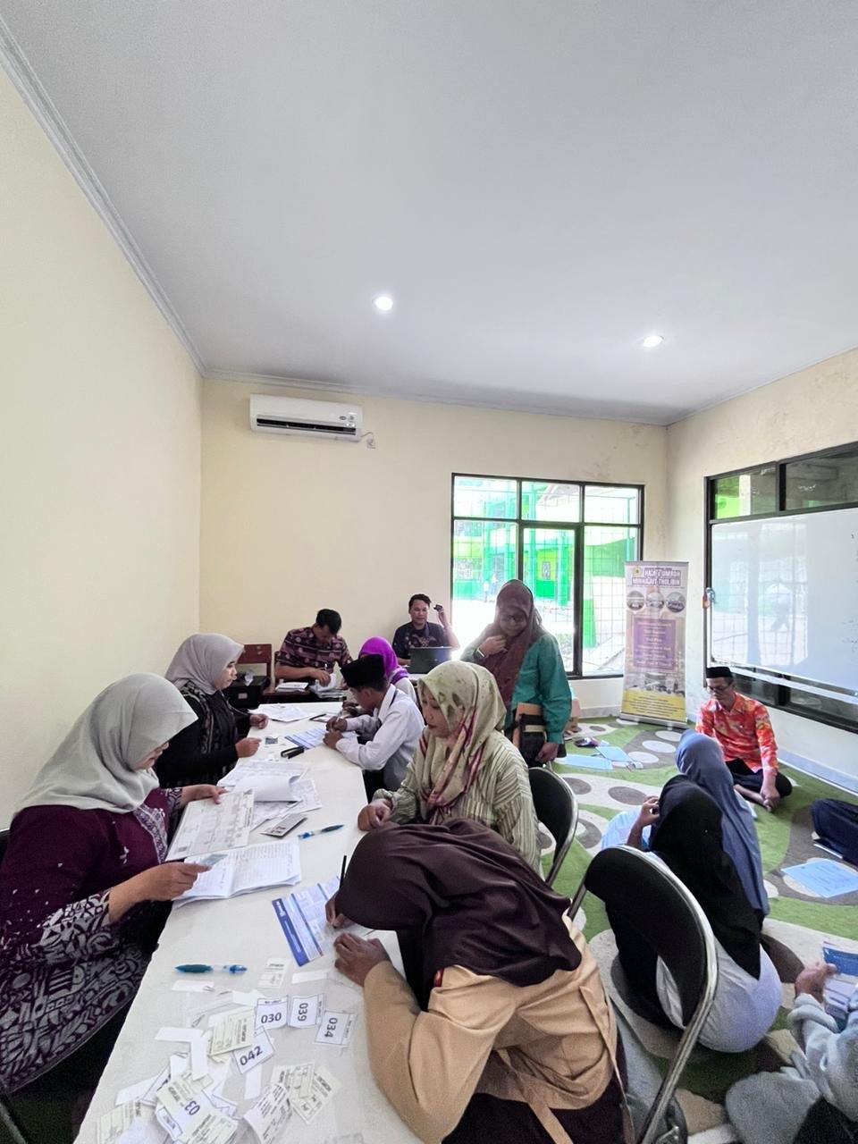 BRI Kanca Kalideres Salurkan Bantuan Program Indonesia Pintar (PIP) bagi Siswa Penerima Manfaat