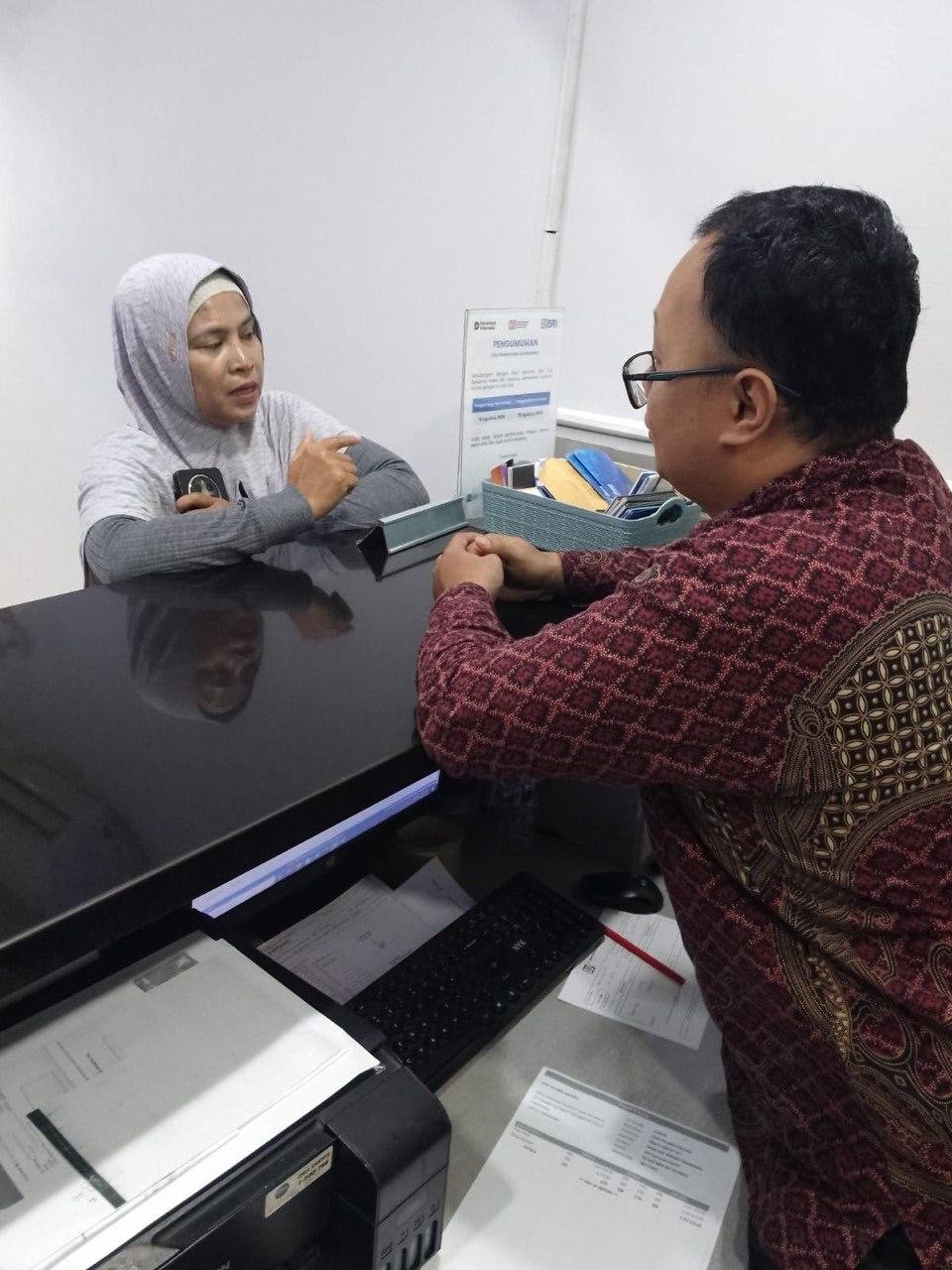 Supervisor BRI Unit Binong Bantu Nasabah Lengkapi Persyaratan PIP