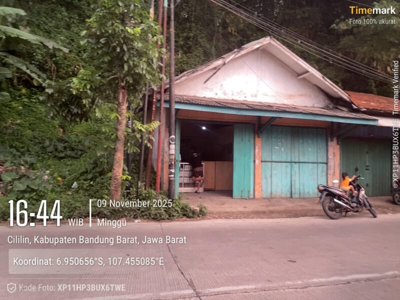 POTRET: keberadaan toko obat keras terbatas alias pil koplo di Cililin, Kabupaten Bandung Barat yang leluasa berdiri bebas hambatan. (Foto: Ekslusif suararealitas.co).