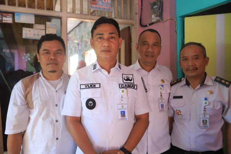 Camat Tangerang, Yudi Pradana, menjelaskan bahwa kegiatan ini merupakan bentuk keseriusan pemerintah daerah dalam menjaga keamanan dan ketertiban lingkungan.Menurutnya, peredaran minuman keras kerap menjadi sumber berbagai persoalan sosial di tengah masyarakat, mulai dari gangguan ketenteraman warga hingga tindak kriminal yang berawal dari pengaruh alkohol. (11/11/2025)