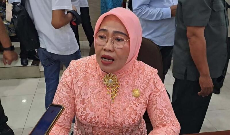 Ketua Komisi III DPRD Kota Tangerang, Sumarti, menyampaikan apresiasinya kepada Direktur Utama PD Pasar Kota Tangerang, yang belum lama dilantik, Rabu (12/11/2025).Kehadiran pucuk pimpinan baru ini, dapat membawa semangat perubahan dalam pengelolaan, agar dapat meningkatkan pendapatan asli daerah (PAD).