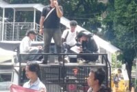 POTRET: sejumlah mahasiswa yang tergabung di KAMPPUS saat gelar aksi demo di KPK terkait pencalonan Rektor Usu. (Foto: suararealitas.co).