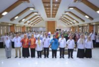 Suasana Rapat Koordinasi TPPS di Ruang Al Amanah, Rabu (19/11/2025), berubah serius ketika Sekretaris Daerah Kota Tangerang, Herman Suwarman, mengeluarkan instruksi yang langsung mengikat seluruh Camat. Herman meminta para Camat meningkatkan pengawasan wilayah secara aktif dan intensif demi mengejar target zero stunting yang menjadi prioritas kota.
