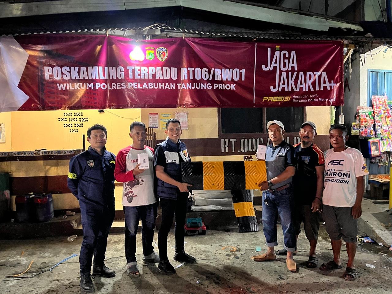 Sosialisasi Ops Sikat Jaya dan Sambang Kamtibmas Jaga Jakarta kepada Warga di Poskamling