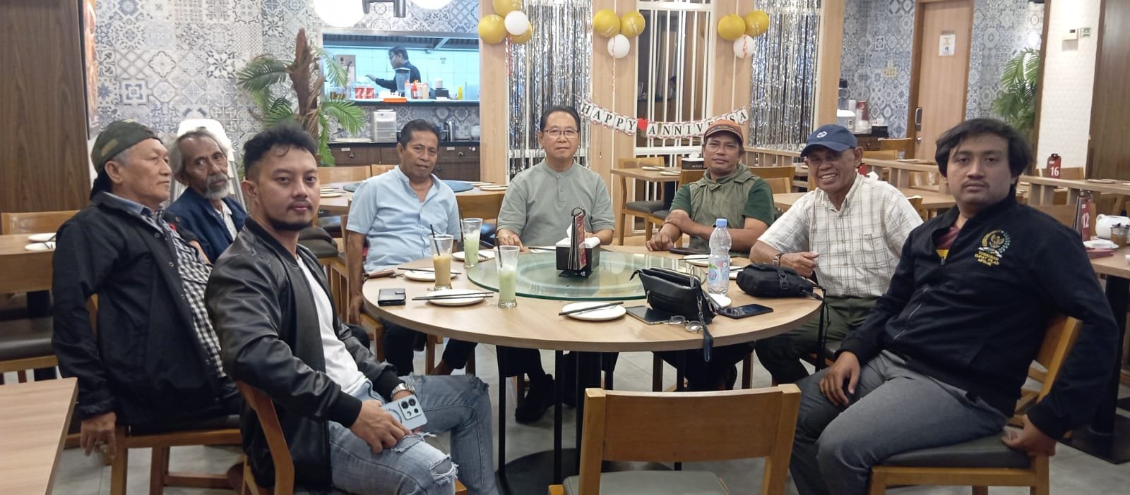 Mantan Koordinator Wartawan Pokja Jakut Tunjukkan Wajah Ceria Saat Berkumpul Bersama Rekan Satu Angkatan di Sunter