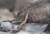 POTRET: kebarakan hebat yang melanda Gudang di Kawasan Dadap Kosambi. (Foto: suararealitas.co/Alfito).