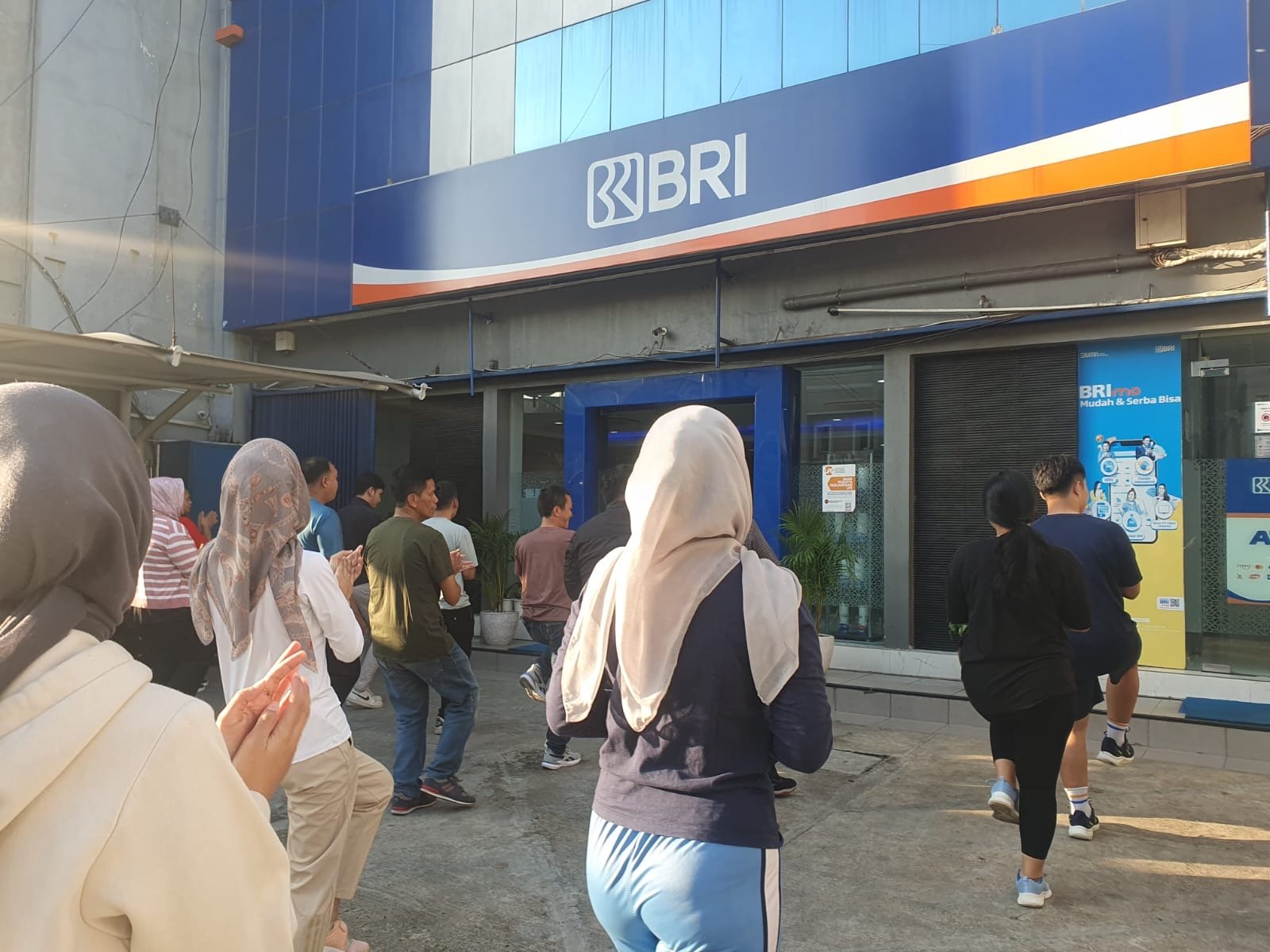 BRI Kanca Tanjung Duren Gelar Senam Pagi sebagai Wujud Nyata Work Life Balance Pekerja