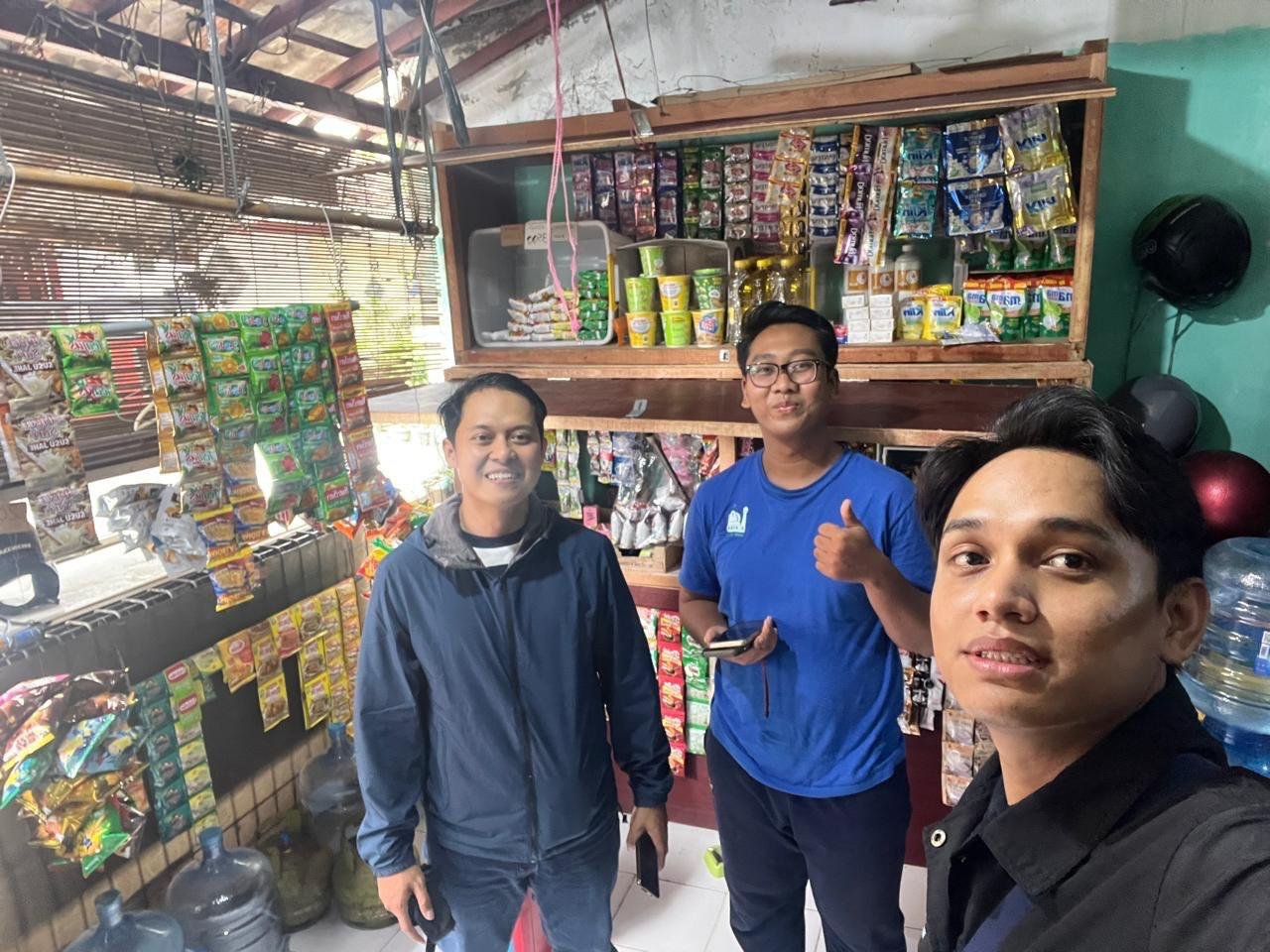 Mantri BRI Unit Binong Survey Nasabah Sembako untuk Bantu Pengajuan Pinjaman
