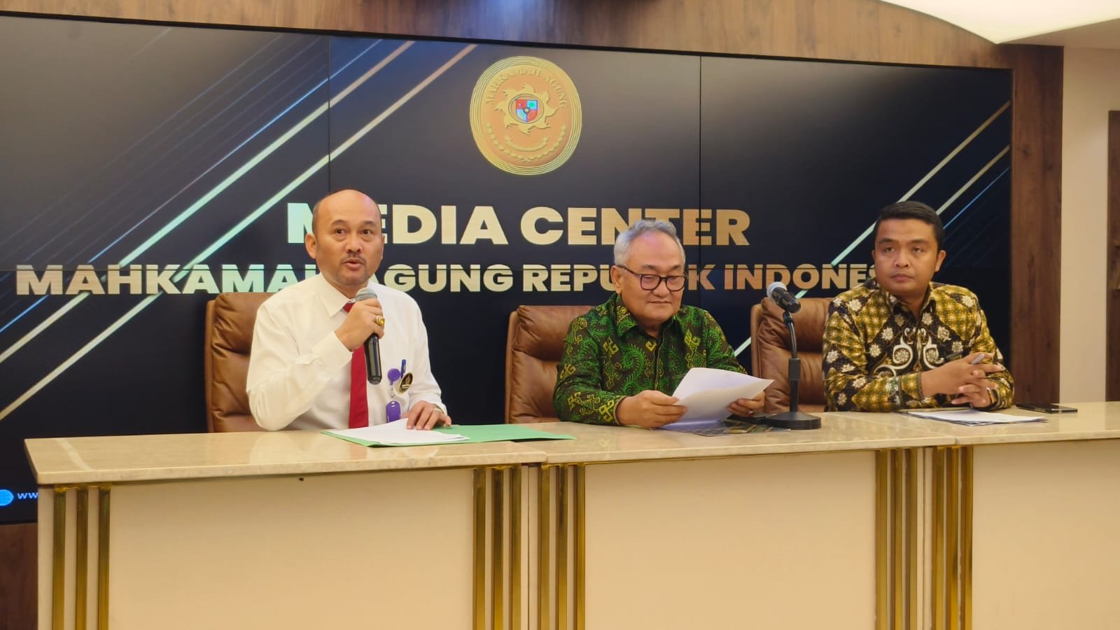 Ketua Umum PP IKAHI Sampaikan Sikap atas Musibah Kebakaran Kediaman Hakim PN Medan