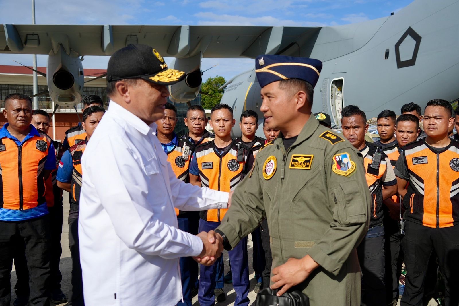 Menko Polkam Apresiasi Kinerja Kru Pesawat Pengiriman Logistik Bencana