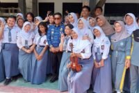Gubernur Banten Andra Soni di dampingi Kepala Dinas Pendidikan dan Kebudayaan (Dindikbud) Provinsi Banten Jamaludin meninjau langsung kegiatan pembangunan gedung sekolah tingkat SMA di Kabupaten Tangerang, Senin (01/12/2025).