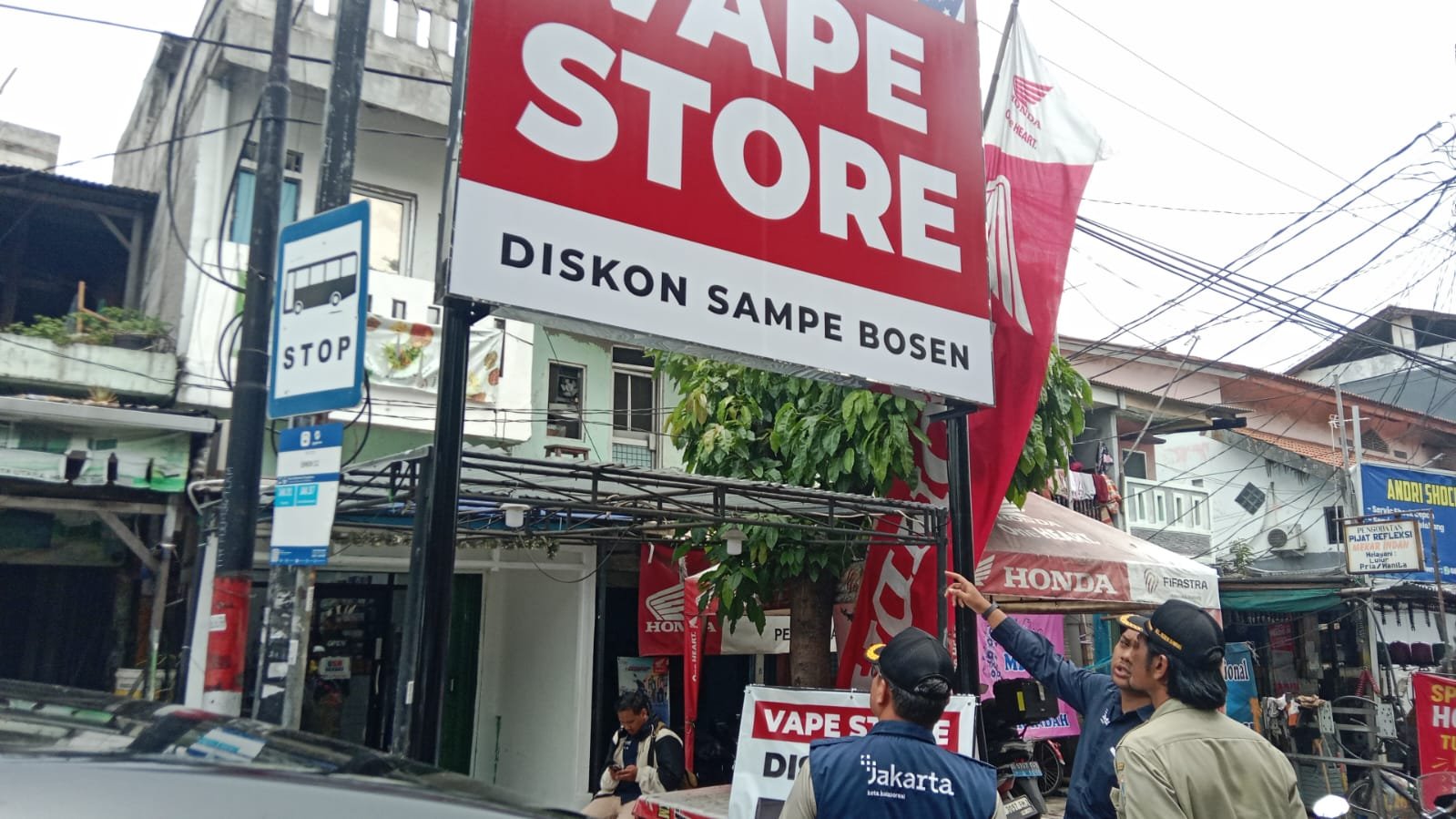 Warga Minta Walikota Bongkar Seluruh Reklame di Jakarta Utara yang Tak Kantongi Izin