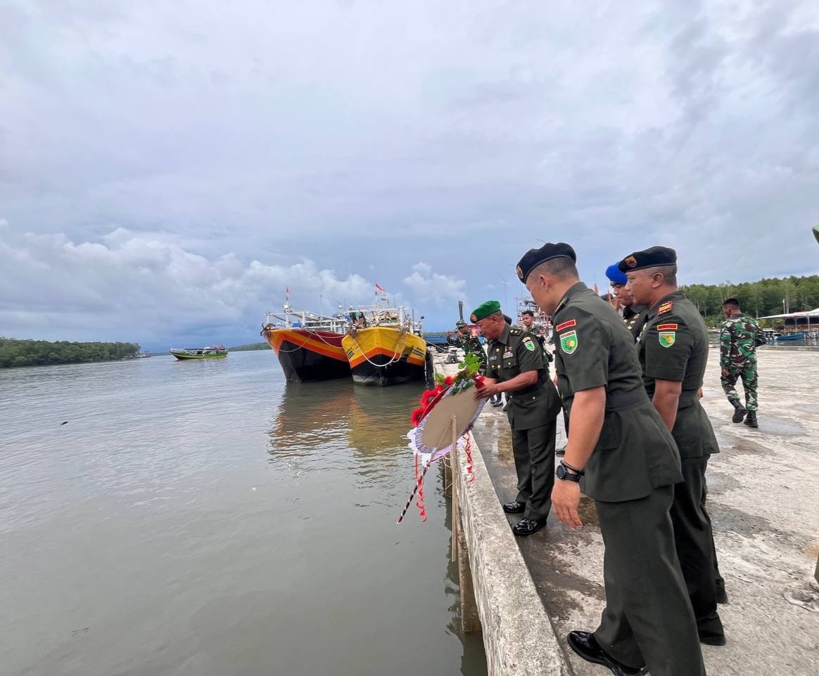 Beri Penghormatan, Kodim 1710/Mimika Gelar Upacara Tabur Bunga