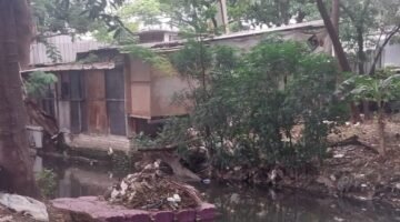 POTRET - bangunan liar (Bangli) di Bantaran Kali Sunter Agung marak dan menjamur. (Foto: Ekslusif Suara Realitas).