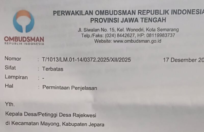 POTRET - Ombudsman RI perwakilan Jawa Tengah saat layangkan surat resmi ke petinggi Rajekwesi dengan tembusan Bupati Jepara dan Camat Mayong. (Foto: Suara Realitas/Za).