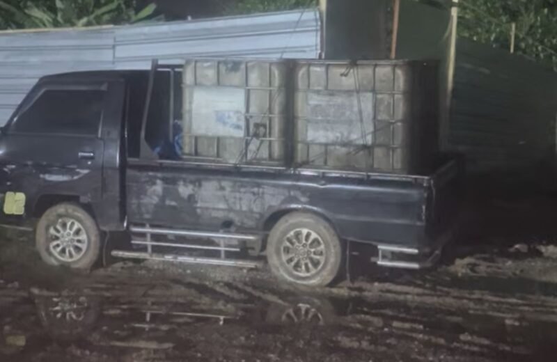 POTRET - sebuah gudang berkedok lapak parkir truk diduga jadi sarang penimbun solar bersubsidi di Karawang. (Foto: Ekslusif Suara Realitas/MasDo).