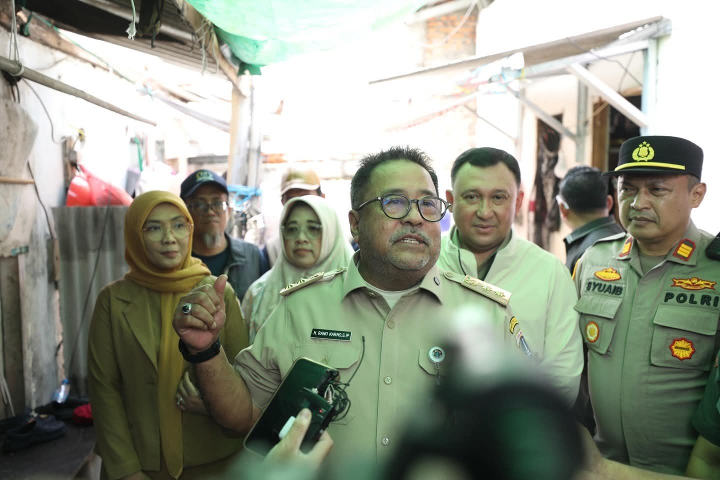 Rano Karno Jenguk Korban Kecelakaan Mobil MBG