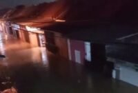 POTRET - puluhan rumah terendam banjir akibat hujan deras mengguyur Cirebon. (Foto: Tangkapan Layar/Ist).