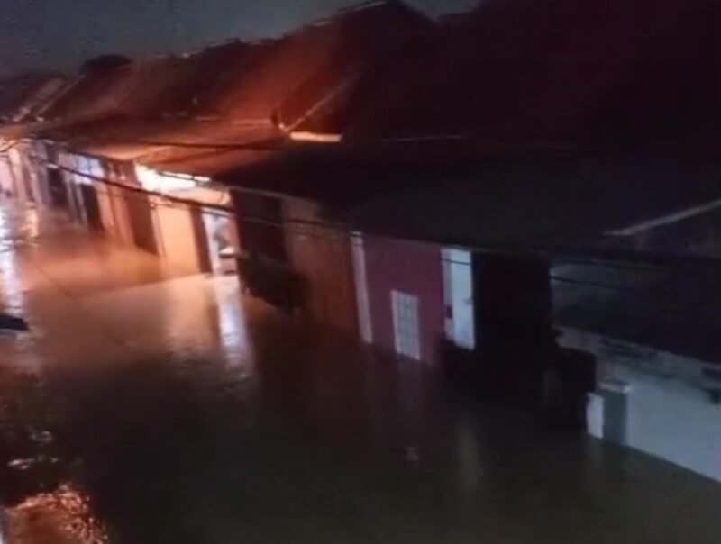 POTRET - puluhan rumah terendam banjir akibat hujan deras mengguyur Cirebon. (Foto: Tangkapan Layar/Ist).
