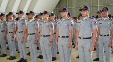 Taruna KKP Bersihkan Lokasi Bencana Tak Terjangkau Alat Berat