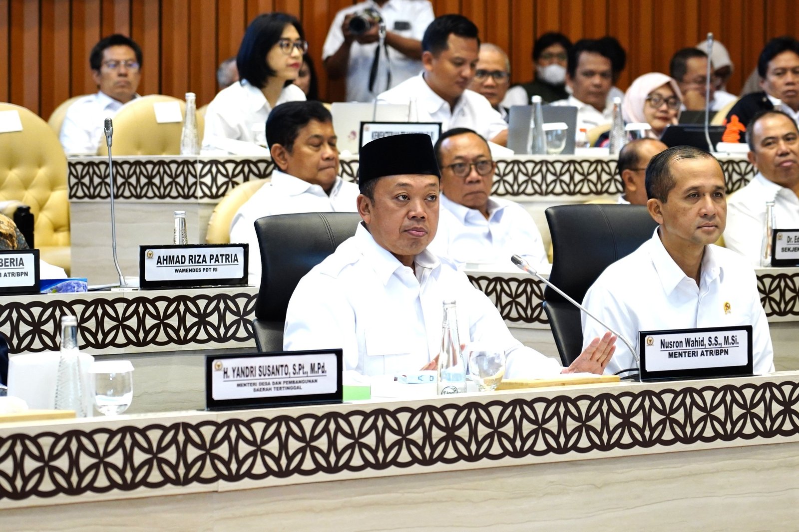 Bahas Penyelesaian Permasalahan Tanah Dalam Kawasan Hutan Bersama Tim Pansus DPR RI
