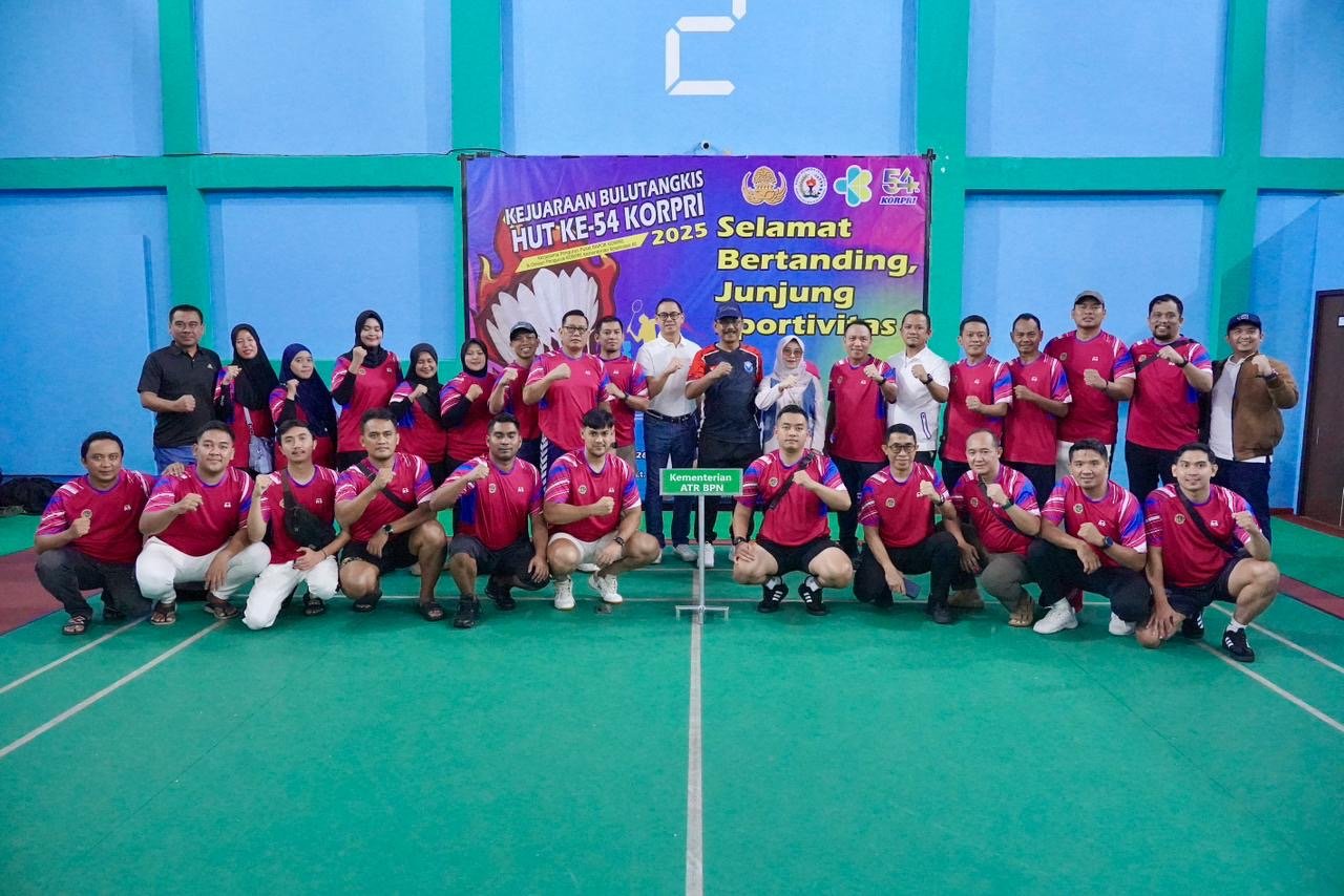 Sekjen ATR/BPN Ikuti Laga Eksibisi Pembukaan Kejuaraan Bulutangkis HUT ke-54 KORPRI