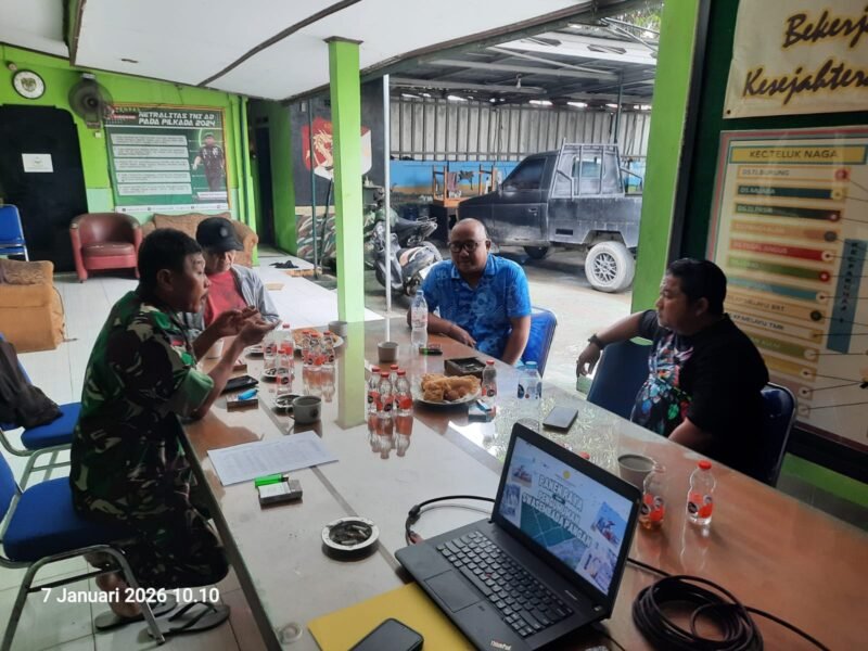 POTRET - perwakilan redaksi suararealitas.co hadiri undangan klarifikasi pemberitaan yang viral beberapa hari lalu di Koramil 01 Teluknaga. (Foto: suararealitas.co/Bar).