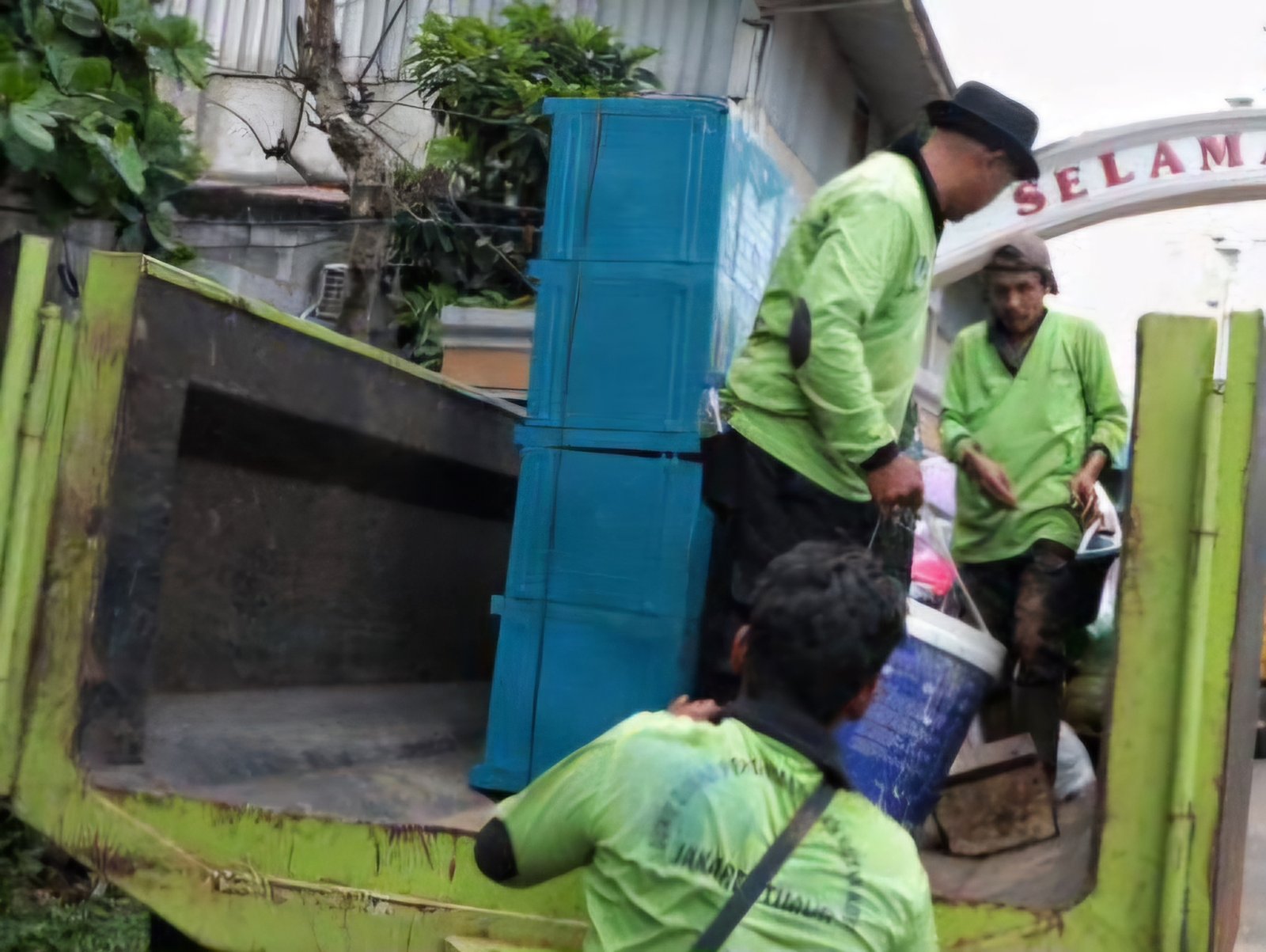 Puluhan Kartu Keluarga Penghuni TPU Kebon Nanas Direlokasi ke Rusunawa