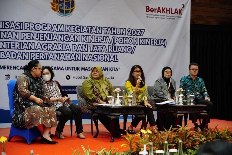 Dalu Agung Darmawan menyampaikan bahwa realisasi anggaran Kementerian ATR/BPN Tahun 2025 telah mencapai 95,26 persen. Capaian tersebut menunjukkan bahwa pengelolaan anggaran berjalan cukup efektif.Kegiatan berlangsung di Hotel Sari Pacific, Jakarta, Senin (12/01/2026)