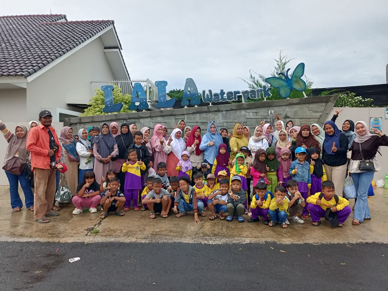 Yayasan Daarurrahman Cigayam || TPA Daarurrahman Rekreasi Ceria di LALA Water Park Majalengka 