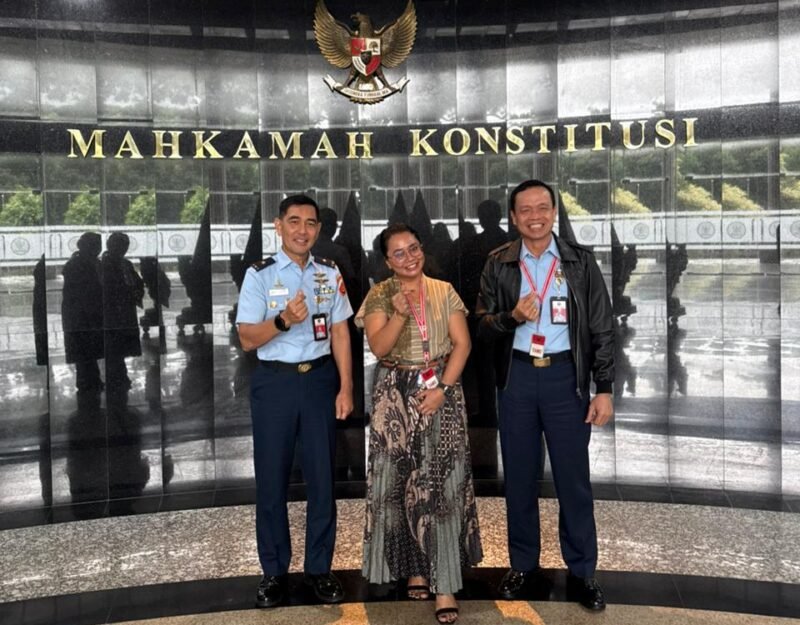 POTRET - Marina Ria Aritonang usai sidang gugatan sejumlah pasal dalam UU Kepolisian di Mahkamah Konstitusi. (Foto: Suara Realitas).