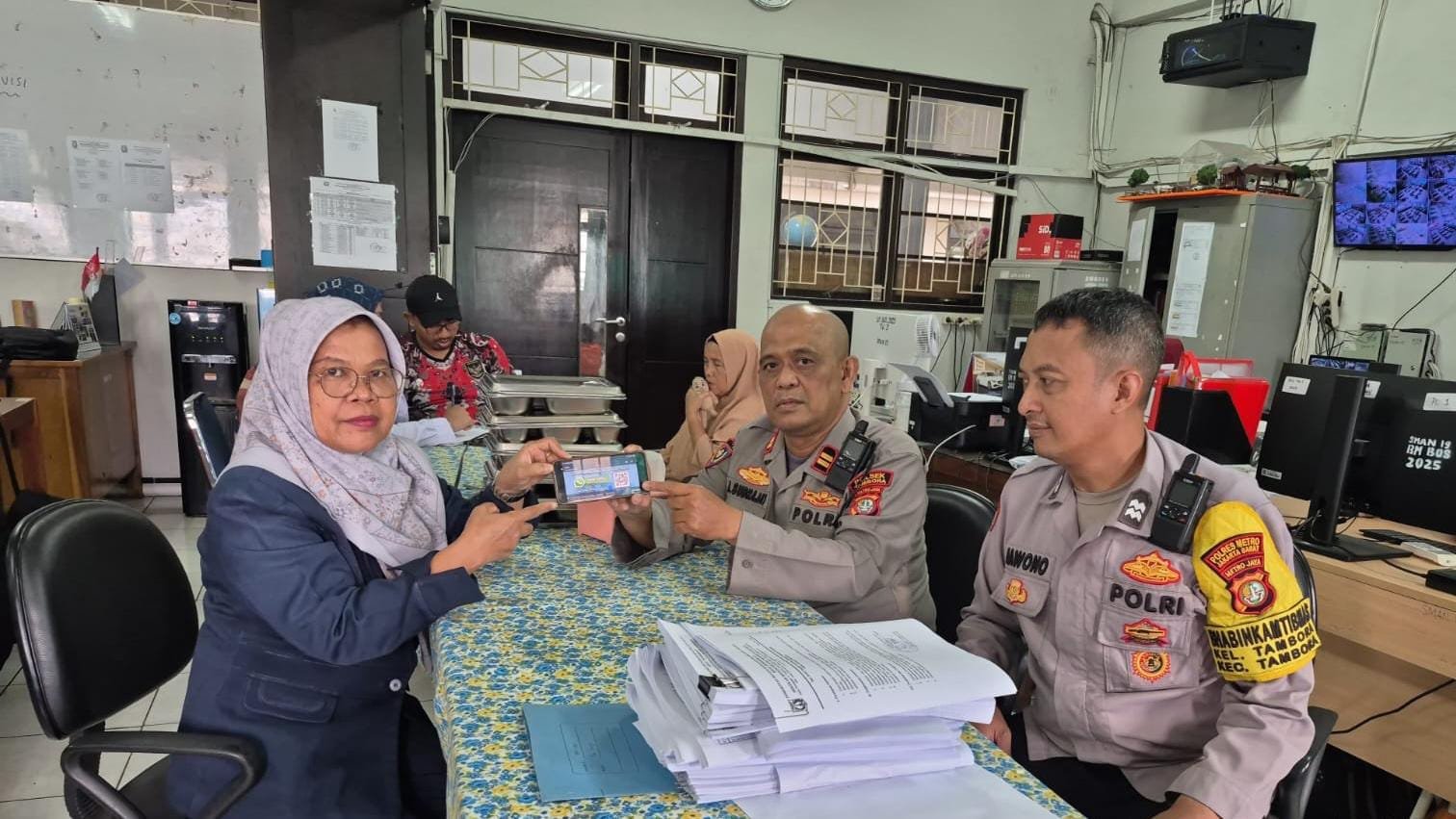 Cegah Tawuran dan Kenakalan Remaja, Polisi Sosialisasikan FKPMS Lewat Program Police Goes To School di Tambora