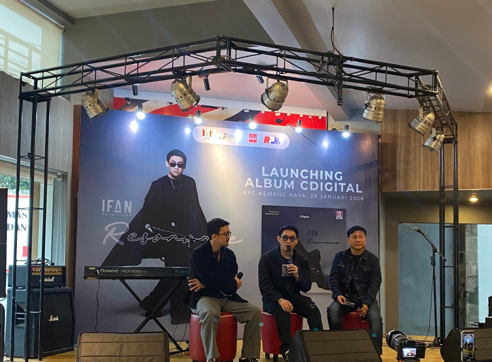 Ketika Bertahan Justru Menambah Luka, Ifan Seventeen Hadirkan “Jangan Paksa Rindu (Beda)” dari Album Terbarunya Resonance