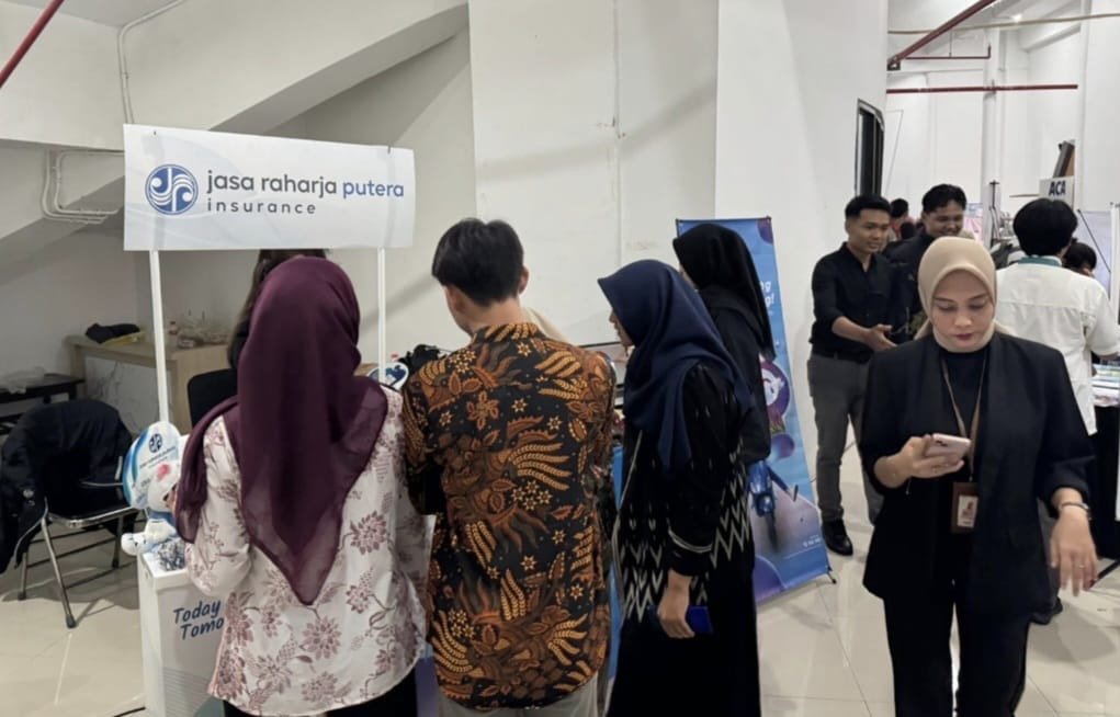 Jasaraharja Putera Hadirkan Booth Literasi Keuangan dan Solusi JRP di Universitas Jember