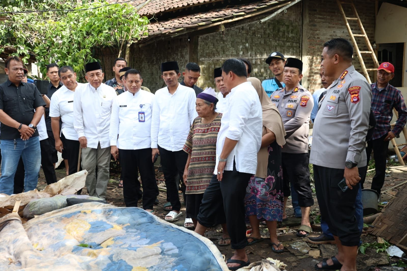 Bupati Tangerang Instruksikan Kecamatan dan OPD Terkait Untuk Segera Bangun Kembali Rumah Ibu Eka