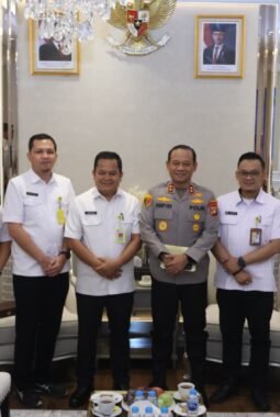 Kapolda Metro Jaya Terima Sertifikat Tanah SD Bhayangkari dari BPN Jakarta Utara