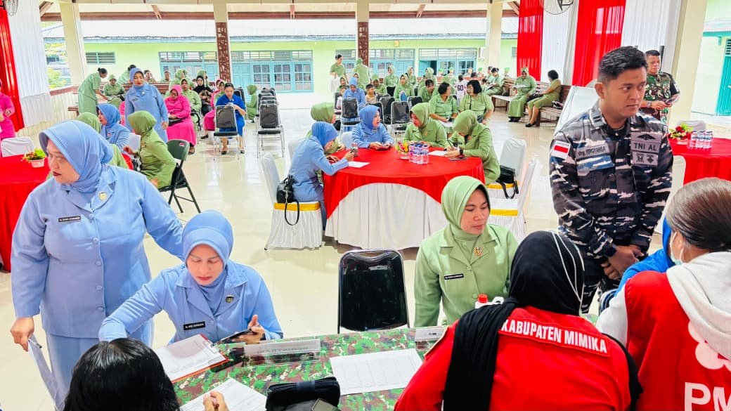 Persit KCK Cabang XXXV Kodim 1710/Mimika Gelar Donor Darah Peringati HUT ke-80